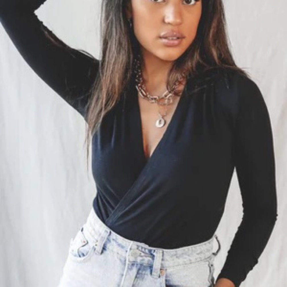 NWT Bayse Deep V Bodysuit in Black, Size M